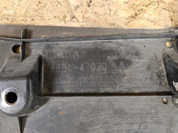 TOYOTA PRIUS III Framskärmskydd 12-15 OEM image 2