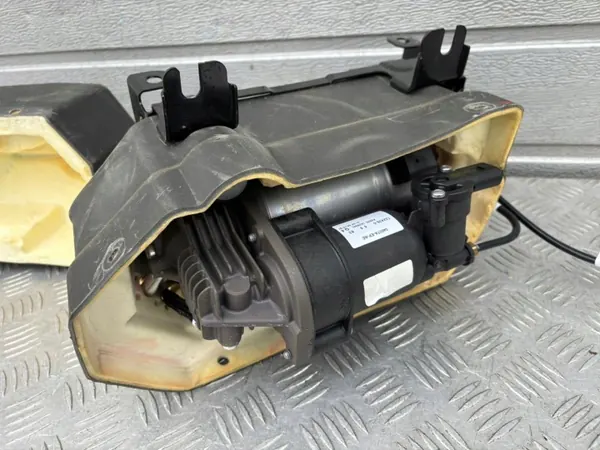 Bomba elevación suspensión RIVIAN R1T/R1S OEM c200003024-K image 3