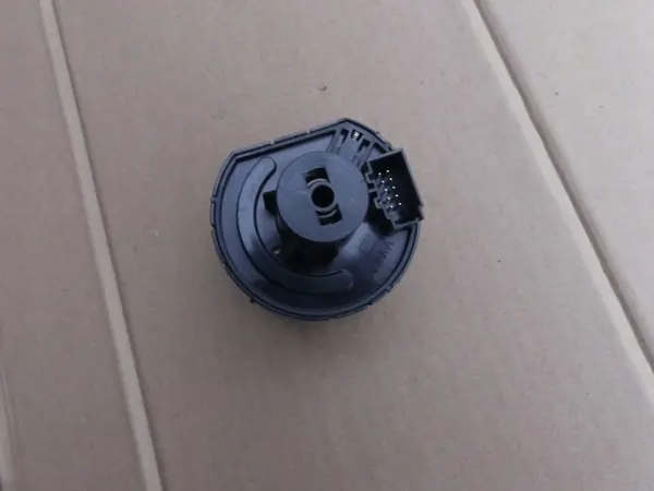 Valokatkaisin VW T-ROC OEM 5Q0941432BE - Käytetty image 3