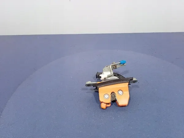 Bagagelucka SKODA OCTAVIA I HB 2 Pin 1U6827501J image 3