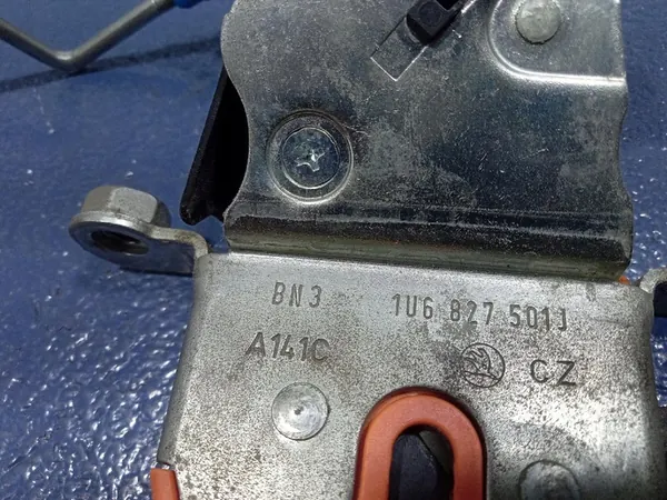 Bagagelucka SKODA OCTAVIA I HB 2 Pin 1U6827501J image 6