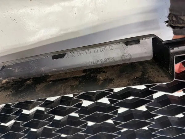 Griglia Centrale Paraurti Anteriore Skoda Octavia IV RS image 8