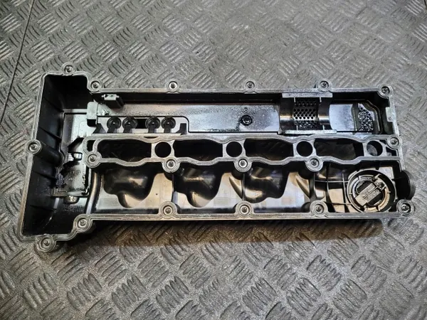 Ventildeckelabdeckung A6510108918 für Mercedes E W212 2.2 D CDI image 4