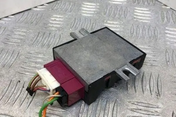 Bränslepumpkontroller BMW 1 (F21) 2011 OEM 7358144 image 3