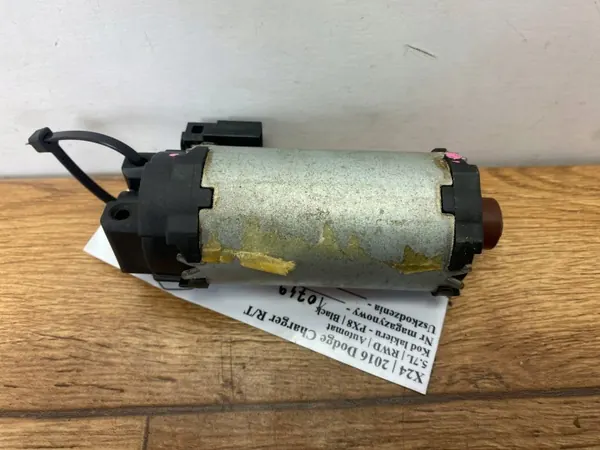 Sitzmotor OEM L0372838AAPINYA für Dodge Charger 2015+ image 2