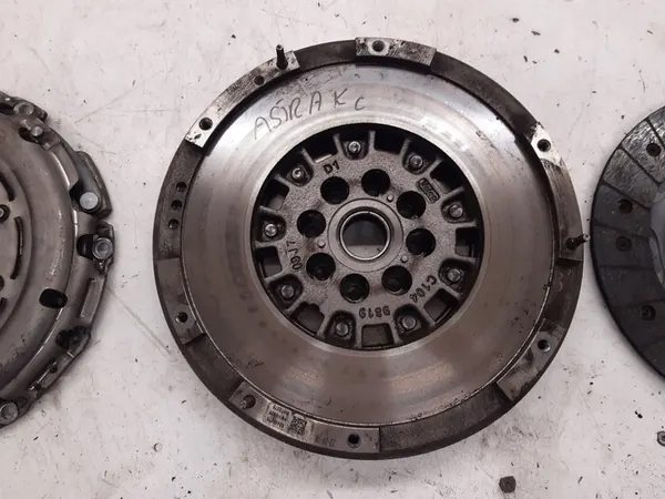 Kaksoismassavauhtipyörä Kytkinlevy 55498275 Opel Astra K image 4