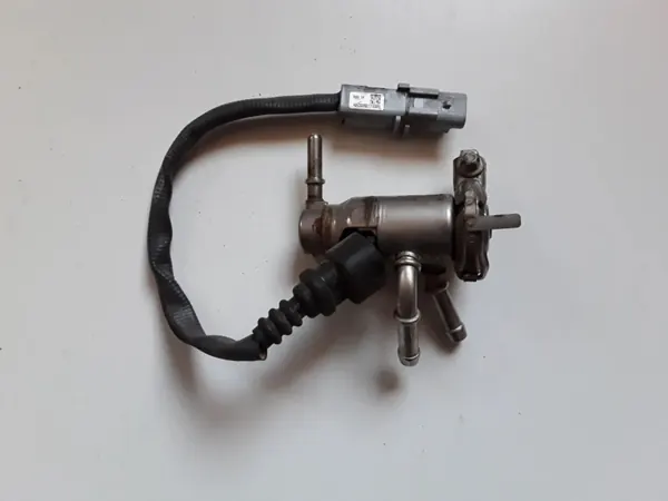 Dacia AdBlue-injektor OEM 208995377R - Begagnad image 2