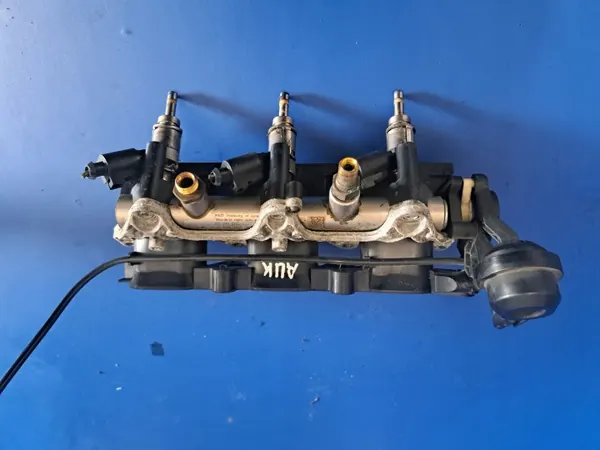 Injectorrail OEM 06E130090C voor Audi A6 C6 3.2 FSI image 2