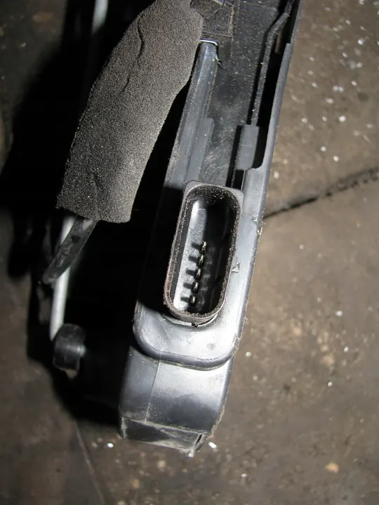 Fram Vänster Dörrlås IVECO DAILY 1999-2014 OEM 8200147149 image 3