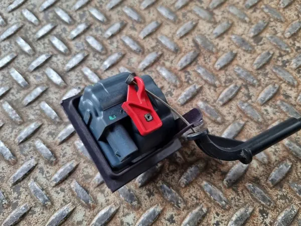 Jeep Grand Cherokee 2017 Bränsletanklock Aktuator OEM 68148795AF image 3