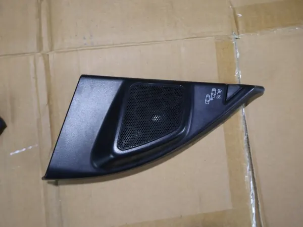 Volvo XC90 vasen peilikolmio OEM 30766264 image 2