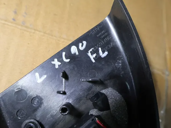 Volvo XC90 vasen peilikolmio OEM 30766264 image 4