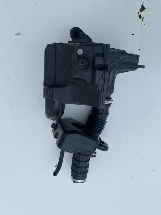 Renault Megane IV Ilmansuodattimen Kotelo OE 256227 image 2