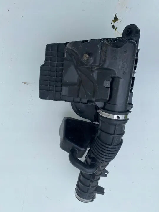 Renault Megane IV Ilmansuodattimen Kotelo OE 256227 image 3