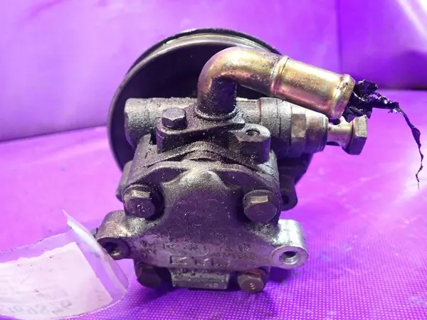 AUDI A4 B5 97-01 1.6 Bomba de direção assistida 8D0145156L image 5