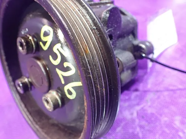 AUDI A4 B5 97-01 1.6 Bomba de direção assistida 8D0145156L image 6