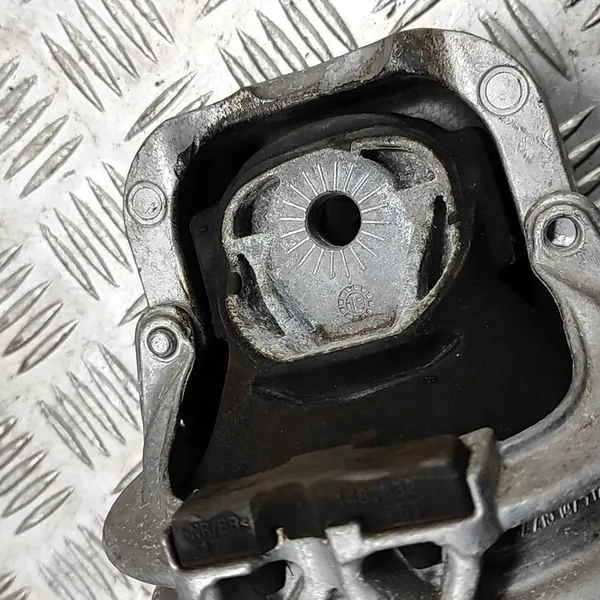 Moottorin kiinnike AUDI A6 2.0L diesel 2018 image 6