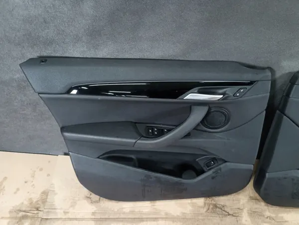 Deurbekleding Voor Links/Rechts BMW X1 F48 Sensatec Zwart image 3