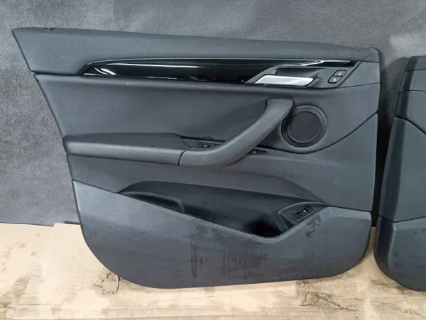 Deurbekleding Voor Links/Rechts BMW X1 F48 Sensatec Zwart image 4