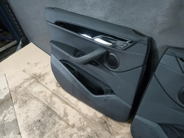 Deurbekleding Voor Links/Rechts BMW X1 F48 Sensatec Zwart image 6