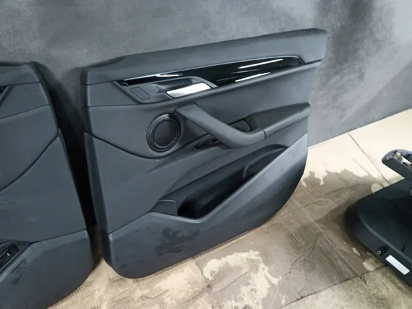 Deurbekleding Voor Links/Rechts BMW X1 F48 Sensatec Zwart image 8