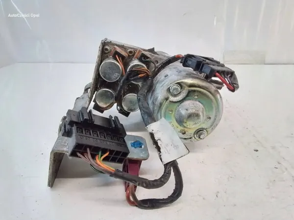 Mercedes-Benz E W207 Cabrio Katto Hydrauliikkapumppu OEM A2078000030 image 3