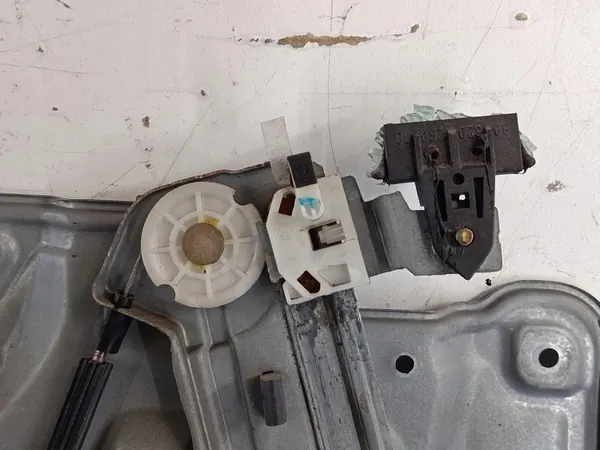 Regulador de janela dianteira direita Nissan Primera P12 80770AV601 image 4