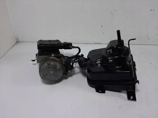 CITROEN C5 I LIFT 2.0HDI Suspension Pump image 1