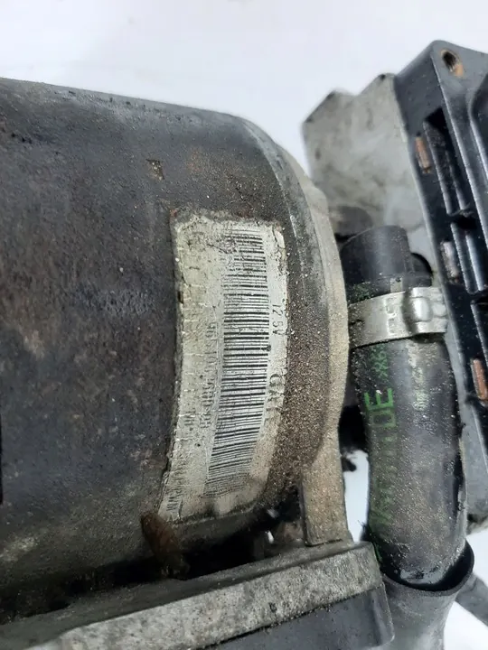 CITROEN C5 I LIFT 2.0HDI Suspension Pump image 10