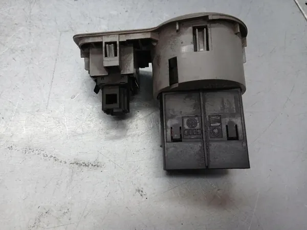Lichtschalter Skoda Octavia I 1.9TDI 98R OEM SKODA image 3