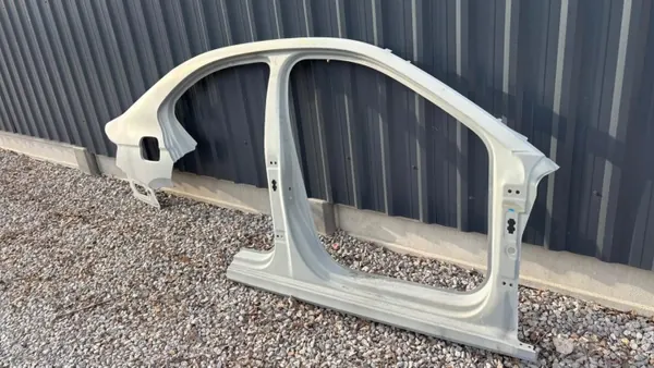 OEM 424 Oikea kynnyspylväs Skoda Octavia IV 2020 image 3