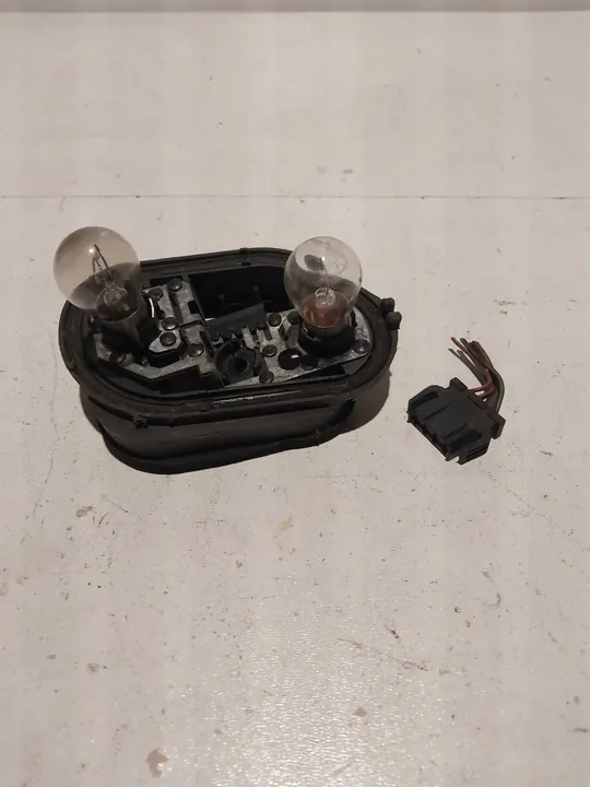 Soporte de lámpara trasera derecha Seat Ibiza III OEM 6L6945258 image 3