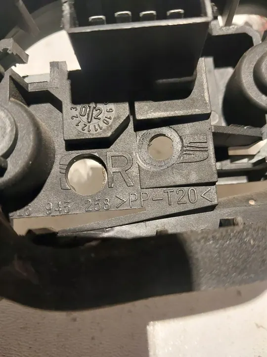 Soporte de lámpara trasera derecha Seat Ibiza III OEM 6L6945258 image 5