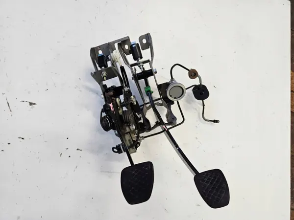 Pedais OEM SUBARU OUTBACK V 5 BS 14-19 - Usado image 2