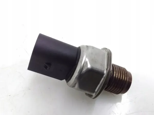 Audi OE 05A906051 brandstofdruksensor image 3