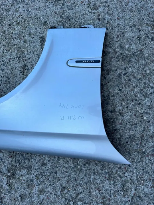 Höger Framskärm Mercedes W211 Lack 744 image 3