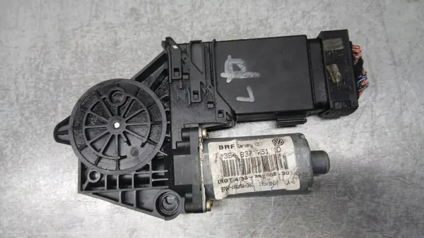 Vänster frammotor OEM 3B4837751 VW Passat B5 1.9TDI image 2