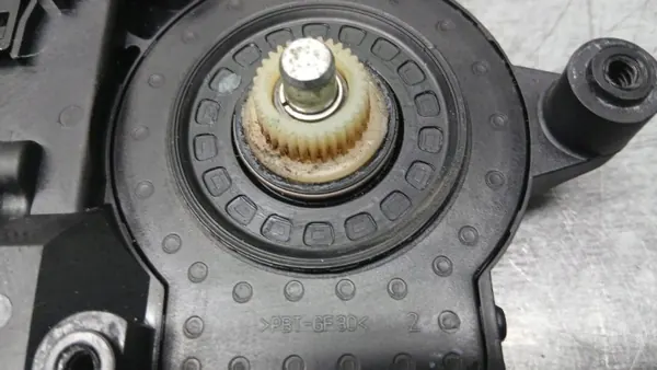Vänster frammotor OEM 3B4837751 VW Passat B5 1.9TDI image 4