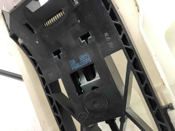 Vänster framdörrslås VW PASSAT CC 2008 5N1837015E image 4