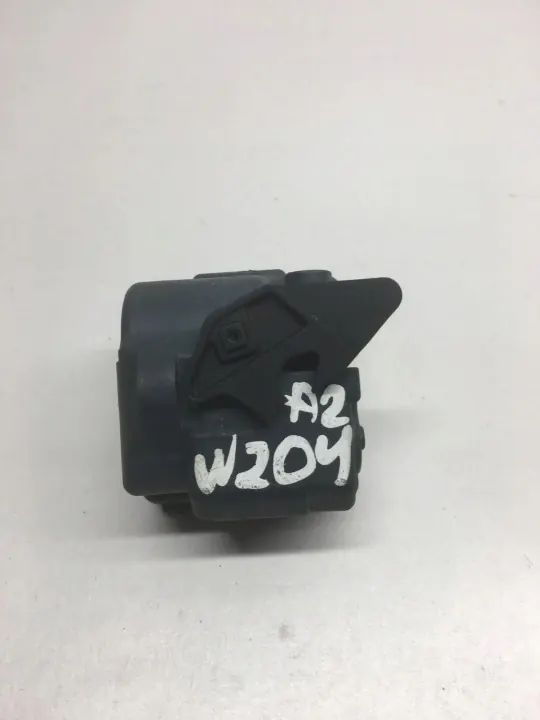 Actionneur de trappe à carburant OEM 8961-05Q03 Mercedes W204 image 2