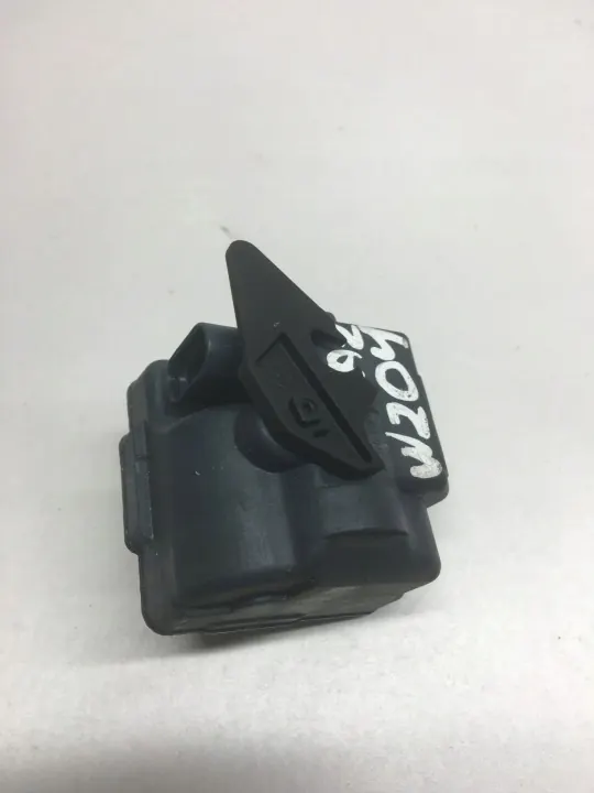 Actionneur de trappe à carburant OEM 8961-05Q03 Mercedes W204 image 4