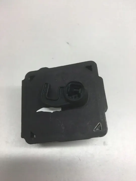 Actionneur de trappe à carburant OEM 8961-05Q03 Mercedes W204 image 8