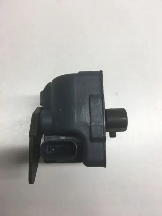 Actionneur de trappe à carburant OEM 8961-05Q03 Mercedes W204 image 9