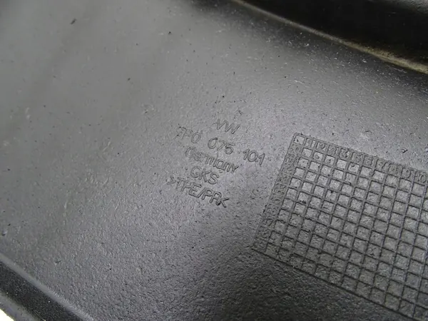 Juego de guardabarros VW Touareg II 7P 10- OEM 7P0075111 image 3