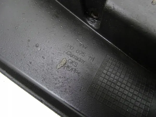 Juego de guardabarros VW Touareg II 7P 10- OEM 7P0075111 image 4