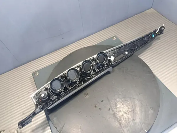 Mercedes-Benz Instrumentbräda Ventiler OEM Wrakowisko-28491- image 6