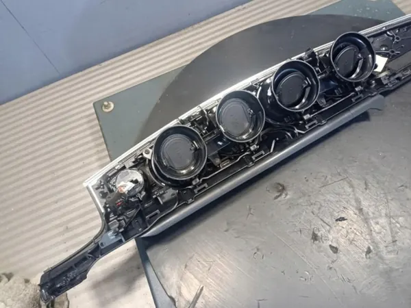 Mercedes-Benz Instrumentbräda Ventiler OEM Wrakowisko-28491- image 8