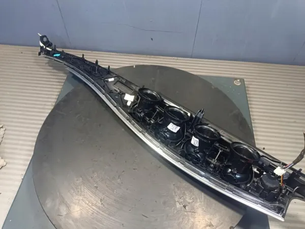 Mercedes-Benz Instrumentbräda Ventiler OEM Wrakowisko-28491- image 9