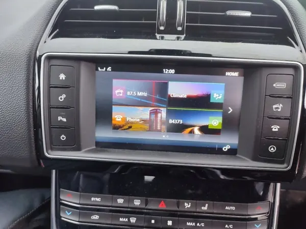 Pantalla Jaguar XE OEM FK72-19C299-AA (2015-2019) - Usado image 2