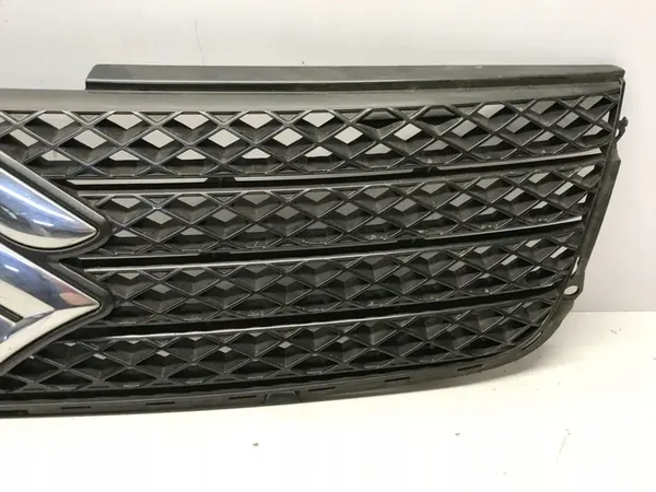 Suzuki OE 71741-77K00 upper grill image 2